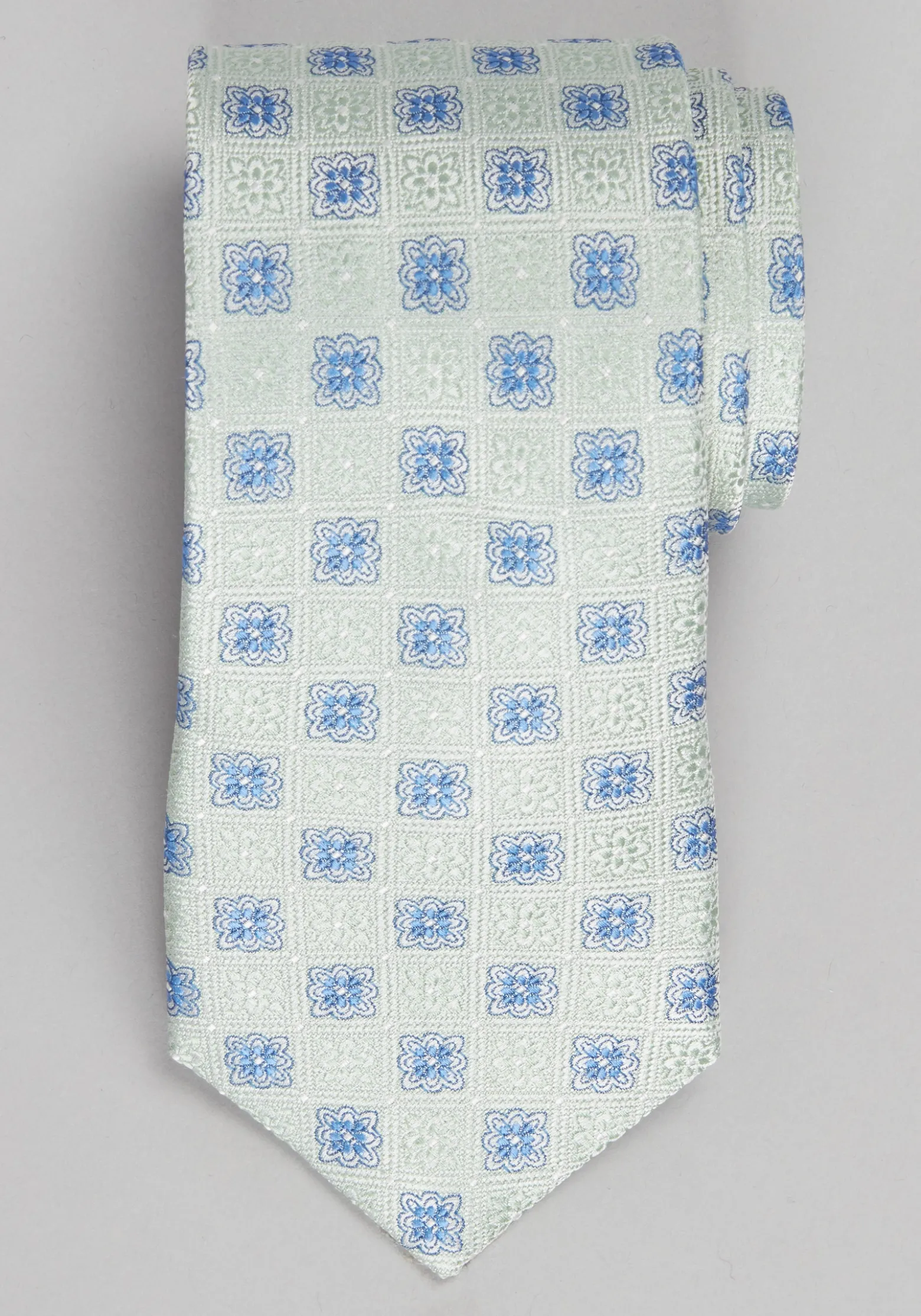 Reserve Collection Tile Floral Medallion Tie