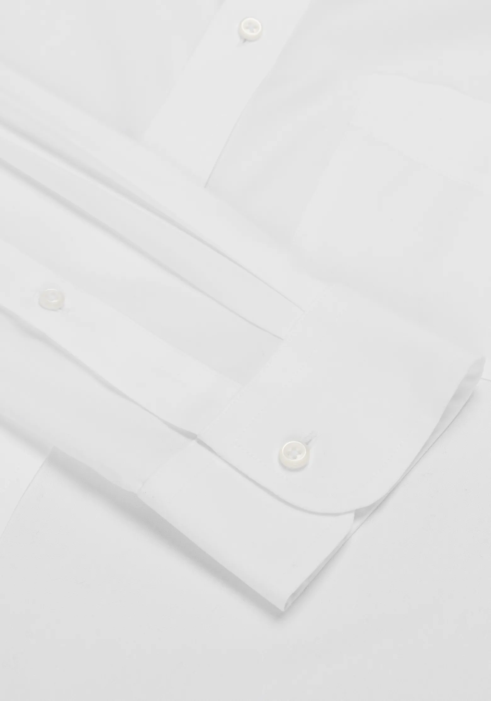 Traveler Collection Slim Fit Spread Collar Solid Dress Shirt