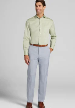 Traveler® Collection Tailored Fit Spread Collar Solid Dress Shirt