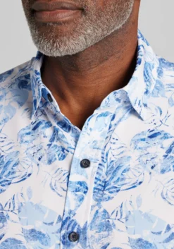 Traveler® COOLMOTION Tailored Fit Faded Palm Leaf 4-Way Stretch Short Sleeve Button Up Shirt